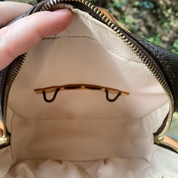 Louis Vuitton Monogram Spontini Bag - Picture 11 of 16